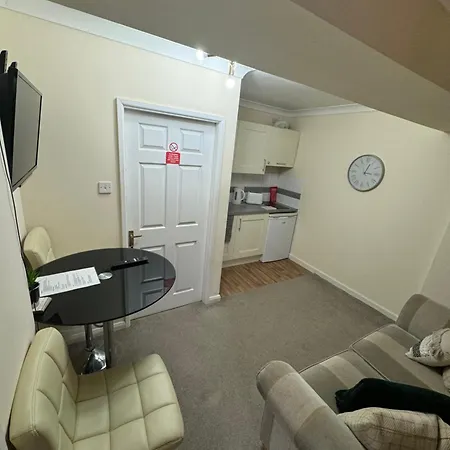 Modern Flat In Walsall Uk Bloxwich Exterior photo