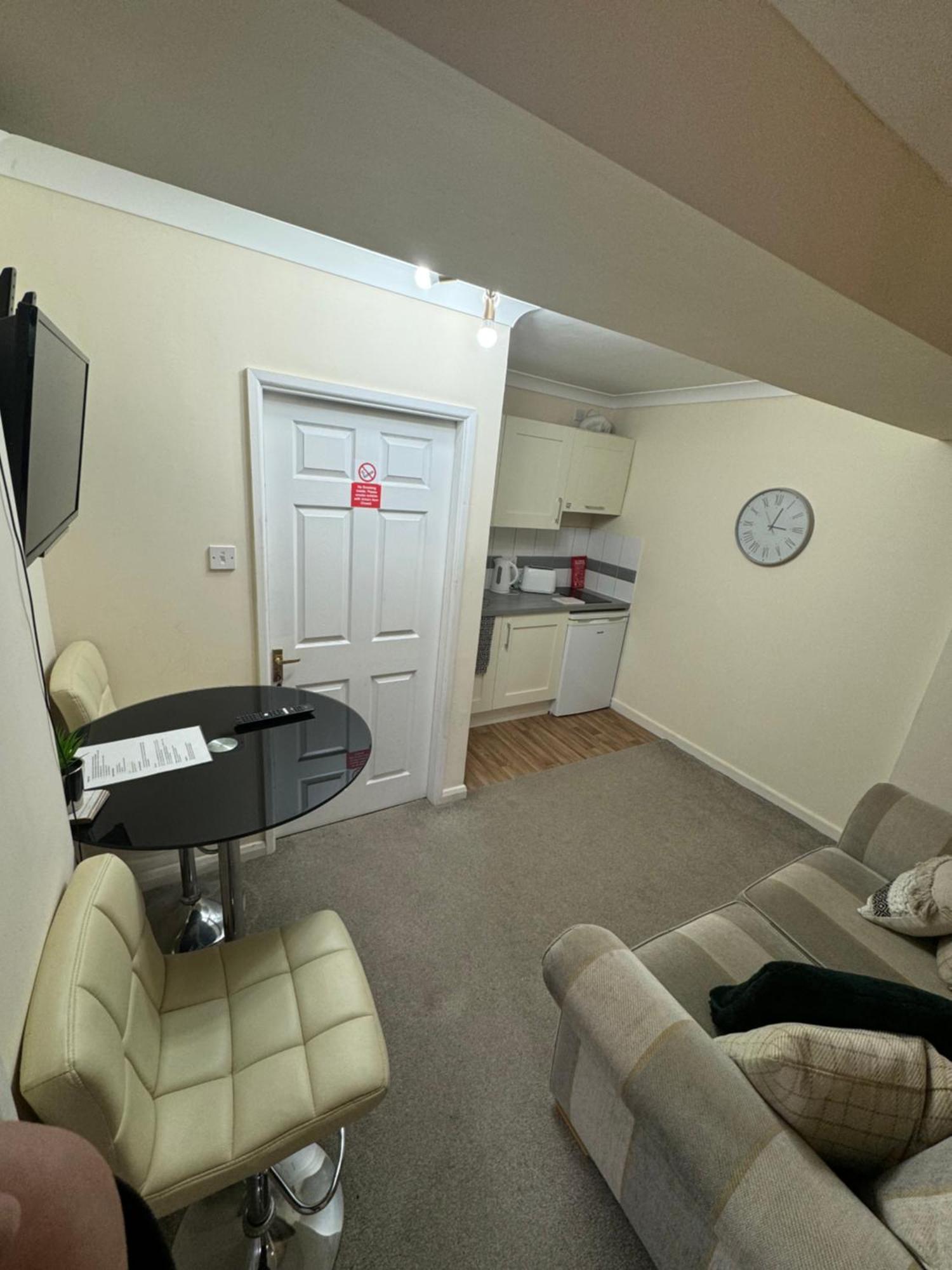 Modern Flat In Walsall Uk *